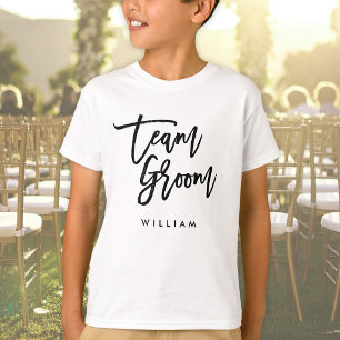 おしゃれなブラシスクリプトのブラックの「Team Groom」チームグルームTシャツ Tシャツ