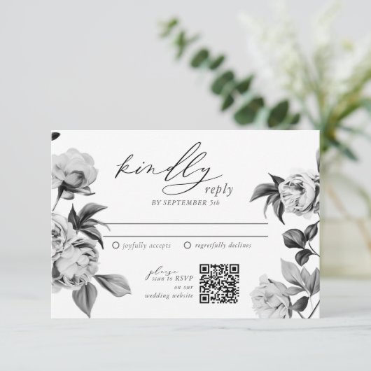 おしゃれなブラック&ホワイトの花柄結婚式返信ハガキ エンクロージャーカード (スタンド正面)