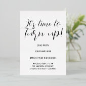 おしゃれなブラック&ホワイトカリグラフィー卒業パーティー 箔招待状 (立ち正面)