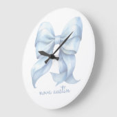おしゃれなブルーボウ 名前のイニシャル入り ラージ壁時計 (傾斜)
