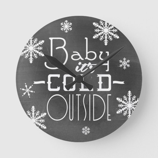おしゃれなホリデーな黒板デザイン Baby it's Cold Outside ラウンド壁時計 (正面)