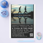 おしゃれなポートレートの反射、ヨガクラスの広告 チラシ (シングル)