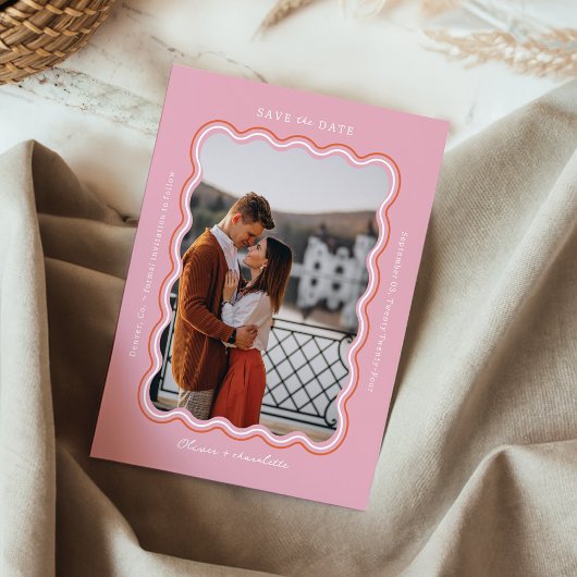 おしゃれなミニマルレトロスタイルの波型フォトフレーム ピンク セーブザデート