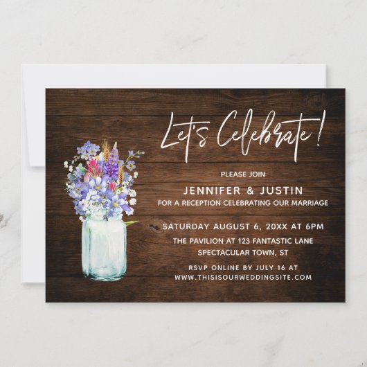 おしゃれなメイソンジャーと野生の花を祝おう - ラスティックスタイル 招待状 (正面)