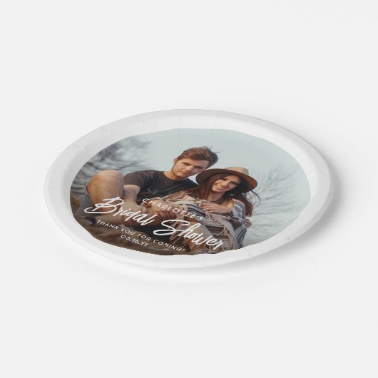 おしゃれなモダンスクリプトと写真 ミニマルなウェディングシャワーデコレーション ペーパープレート (アングル)