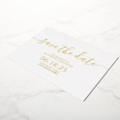 おしゃれなモダンスクリプト結婚式のSave the Date 箔招待状 (回転した状態)