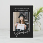 おしゃれなリボン ブラック＆ホワイト フォト 卒業式 招待状 (スタンド正面)