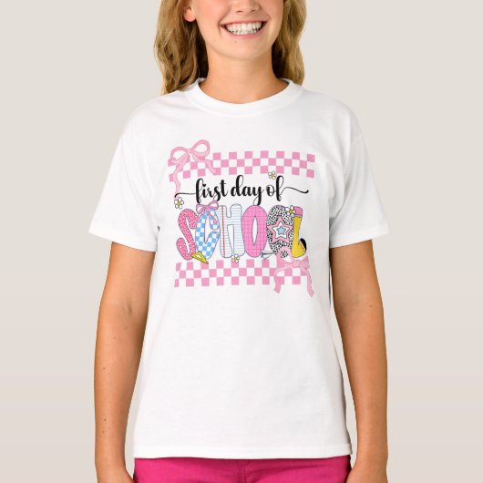 おしゃれな入学式のチェック柄キュートリボン Tシャツ (正面)