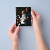 おしゃれな写真を使ったシンプルな結婚式の案内状テンプレート チラシ (手)