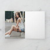 おしゃれな卒業写真トレンドのブラックスクリプトオーバーレイ サンキューカード (内部)