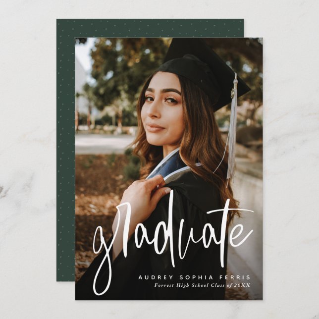 おしゃれな卒業生向けの縦型グリーン卒業おめでとうカード (正面/裏面)