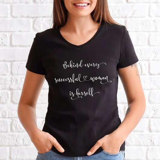 おしゃれな成功した女性の名言・カリグラフィースクリプト Tシャツ