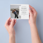 おしゃれな白黒結婚式のモダンなフライヤー チラシ (手)