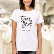 おしゃれな筆記体デザインの「花嫁チーム」Tシャツ