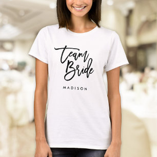 おしゃれな筆記体デザインの「花嫁チーム」Tシャツ Tシャツ