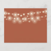 おしゃれな紐ランプと手描きの花のガーランドが特徴の、テラコッタのウェディングテーマの招待状。お二人の (裏面)