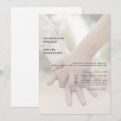 おしゃれな結婚式の招待状　手の写真 招待状 (正面/裏面)