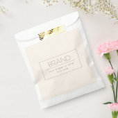 おしゃれな編集可能なテンプレート | クリーム色とダークブラウン フェイバーバッグ (封をした状態)