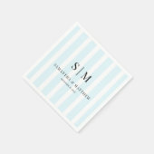 おしゃれな青いストライプのエレガントなカップルのイニシャルの結婚式 スタンダードカクテルナプキン (角)