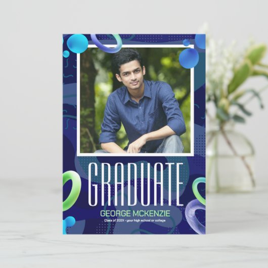 おしゃれな青い卒業式の案内をパーソナライズ 招待状 (スタンド正面)