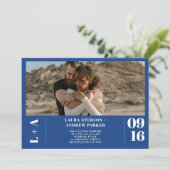おしゃれな青のミニマルなイニシャル1枚の結婚式写真 招待状 (スタンド正面)