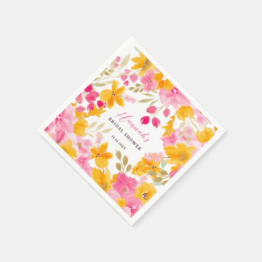 おしゃれな黄色とピンクの花の水彩画のウェディング スタンダードカクテルナプキン (角)