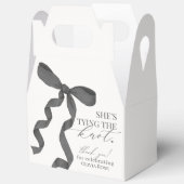 おしゃれな黒いリボンの結婚式前祝いギフト フェイバーボックス (見開き)