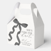 おしゃれな黒いリボンの結婚式前祝いギフト フェイバーボックス (裏面)