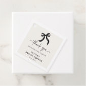 おしゃれな黒いリボン　「結婚する彼女」ブライダルシャワーのタグ フェイバータグ (インサイチュ)