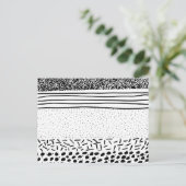 おしゃれな黒と白の手描き水玉模様のストライプ ポストカード (スタンド正面)