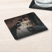 おしゃれな黒の結婚式 フェード写真 & モノグラム スクエアペーパーコースター (アングル)