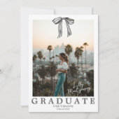 おしゃれな黒リボン写真 卒業おめでとうのご案内 招待状 (正面)