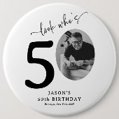 おしゃれな50歳の誕生日「誰が50歳か見てみろ」 缶バッジ (正面)