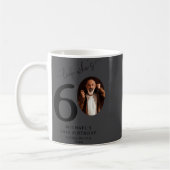 おしゃれな60歳の誕生日 Funny Look Whos 60 コーヒーマグカップ (左)