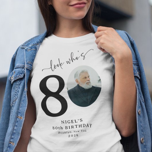 おしゃれな80歳の誕生日お祝いギフト「見て誰80歳」 Tシャツ