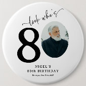 おしゃれな80歳の誕生日「誰が80歳か見てみて」 缶バッジ (正面)