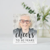 おしゃれな90歳の誕生日写真招待状 ブラックスクリプト (スタンド正面)