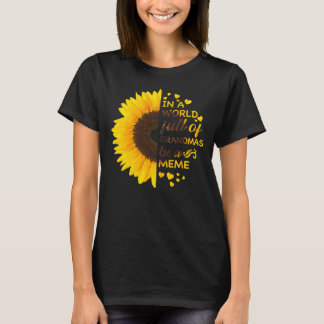 おじいちゃんがいっぱいの世界では、ヒマワリがミームだ  Tシャツ