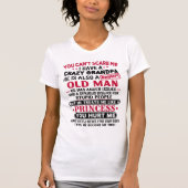 おじいちゃんがいるから怖くな熱狂するい Tシャツ (正面)