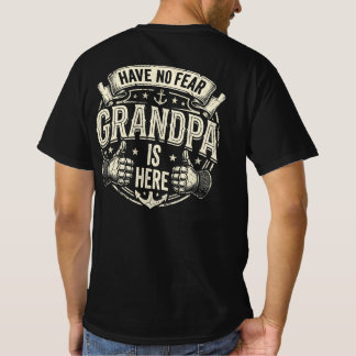 おじいちゃんがそばにいるから怖くない男の子 Tシャツ