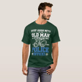 おじいちゃんが警察官の友達の作り方を教えるよ Tシャツ (正面フル)