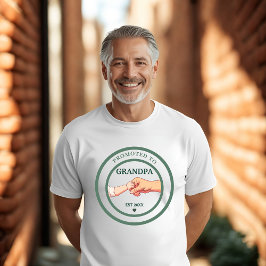 おじいちゃんに昇格しました 20XX年創設 Tシャツ