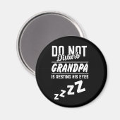 おじいちゃんに目を休ませるなおもしろい マグネット (正面/裏面)