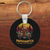 おじいちゃんのビッグフットおもしろいサスカットのようなパパ キーホルダー (正面)