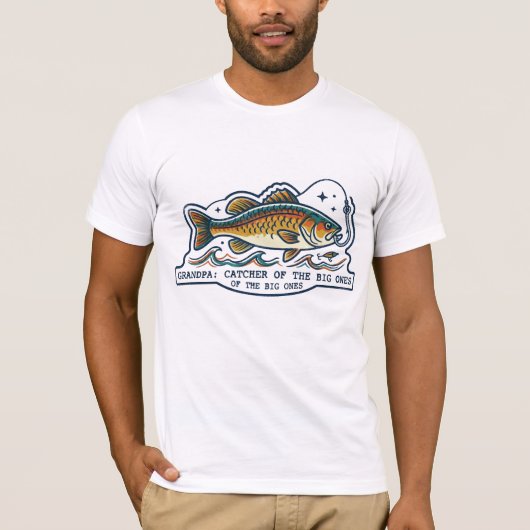 おじいちゃんは大きな魚を釣る名人 父の日 Tシャツ (正面)