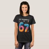 おじいちゃんは67歳 おじいちゃんの誕生日パーティーの服 Tシャツ (正面フル)