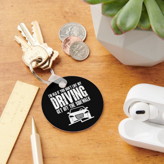 おじいちゃんもしおばあちゃんを運転するのが好きじゃない キーホルダー (デスク)