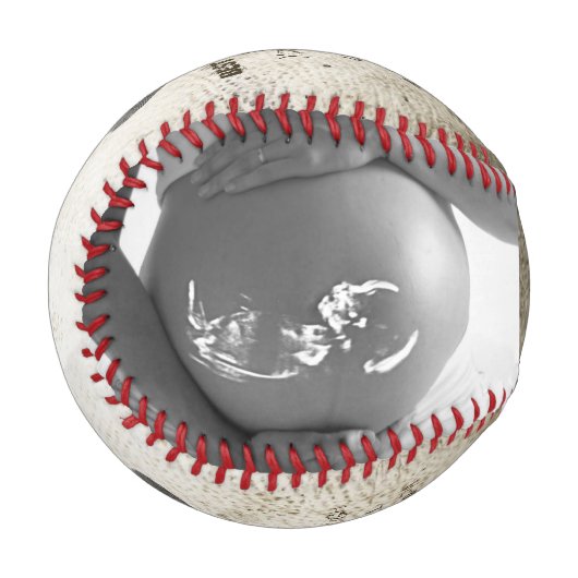 おじいちゃんベビーが妊娠の発表を明らかにする 野球ボール (正面左)