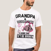 おじいちゃん孫娘には壊すことのできない絆 Tシャツ (正面)
