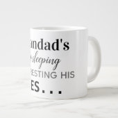 おじいちゃん寝てないし… ジャンボコーヒーマグカップ (正面右)